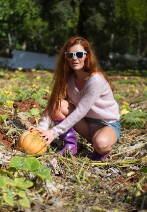 Girl Folio are proud to present you with xxx pics featuring Mia Sollis showing amazing form