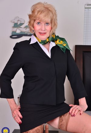 Mature NL invite you to explore free pictures featuring sexy young girl in play with sex toy