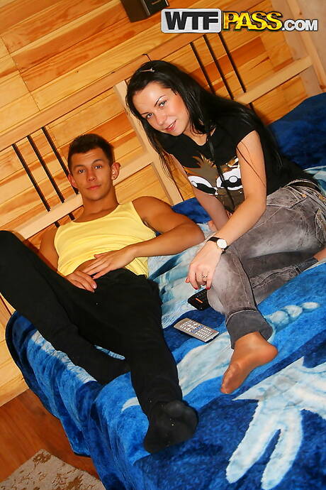 Private Sex Tapes offers a free photo gallery with Emmy in hot sex scene