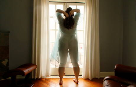 Zishy invite you to explore a free photos with Rose Fessenden demonstrating well-done shape